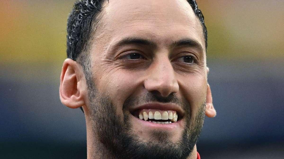 Turchia, Russo (assistente di Montella): "Calhanoglu giocatore incredibile, un leader. Lo ringraziamo perché..."