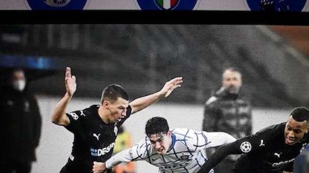 Bastoni esulta per la vittoria in UCL: "Un cuore grande così, forza Inter"