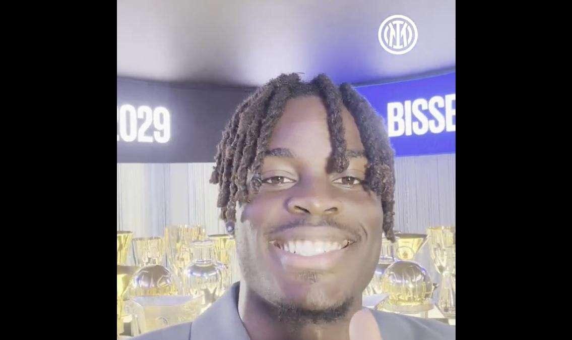 VIDEO - Bisseck, messaggio ai tifosi dopo il rinnovo: "Il viaggio continua, un saluto dal vostro bisteccone"