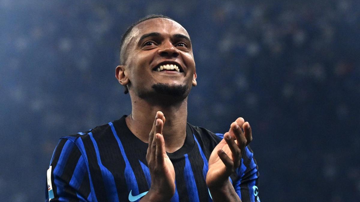 Akanji accoglie Stones: "Benvenuto nella famiglia Inter, fratello"