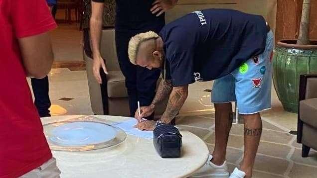 Tutto fatto tra Vidal e il Flamengo? Il cileno 'pizzicato' mentre firma un contratto in hotel 