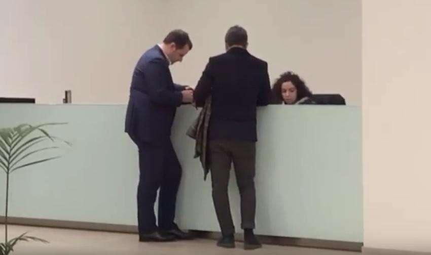VIDEO - I rappresentanti  di Kumbulla nella sede dell'Inter