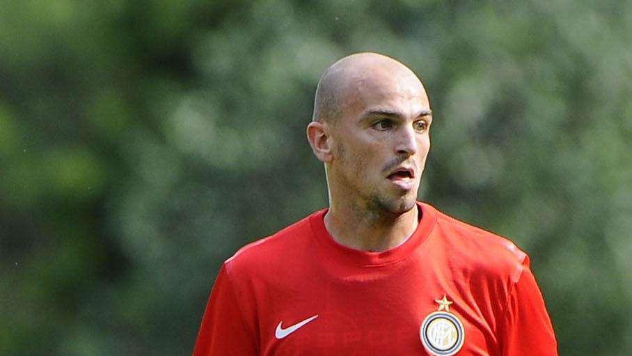 Strama cambia il centrocampo. Cambiasso out?