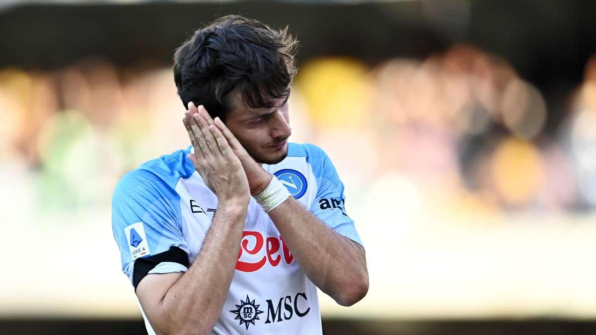 Serie A, il Napoli risponde alle rivali: manita al Verona e super Kvaratskhelia