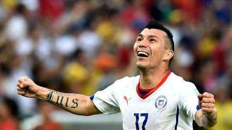 Solskjaer: "Medel? Se non si firmano i contratti, poi succedono queste cose"
