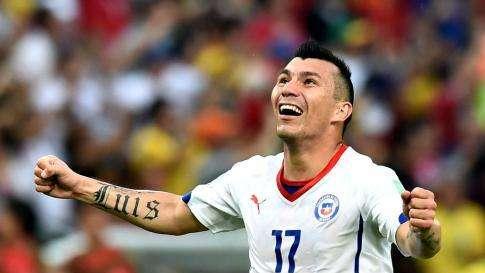 Cile, Sampaoli conferma Medel difensore centrale
