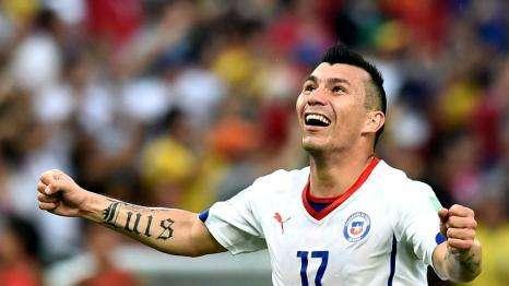 Medel pronto per la Bolivia. In Cile: "Il solito guerriero"