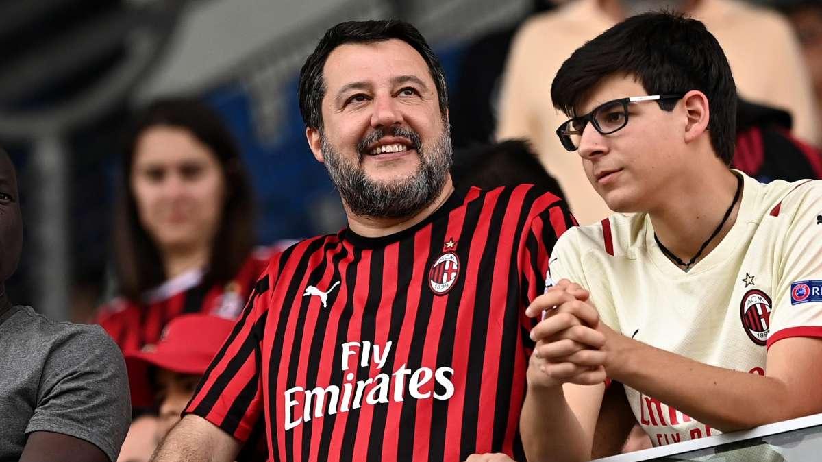 Salvini: "Arresti ultras, ringrazio la polizia: violenza e mafia fuori dagli stadi". Poi spiega la foto con Lucci 