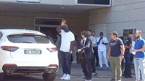 VIDEO - Lukaku, visite mediche concluse: cori dei tifosi all'uscita dall'Humanitas