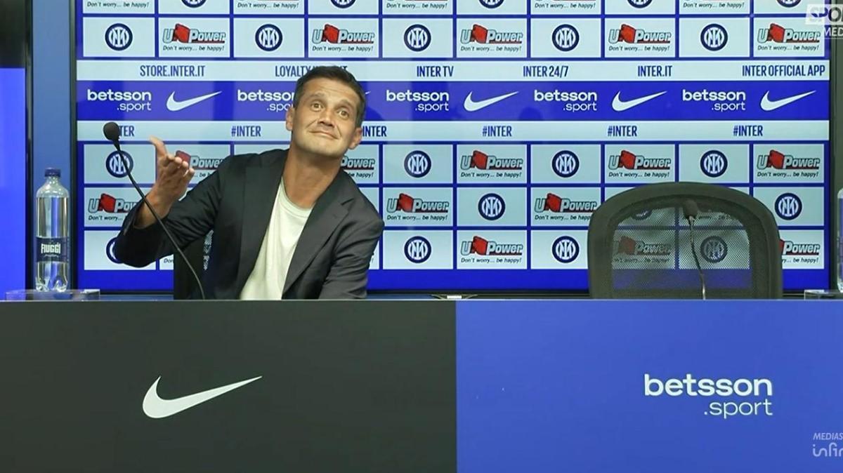 Chivu scherza con i media pre-conferenza: "Non andate mai in vacanza?"