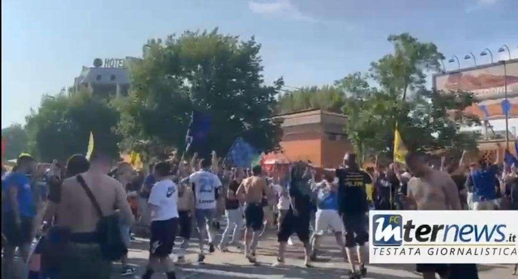 VIDEO - Intorno al Meazza è già entusiasmo nerazzurro 