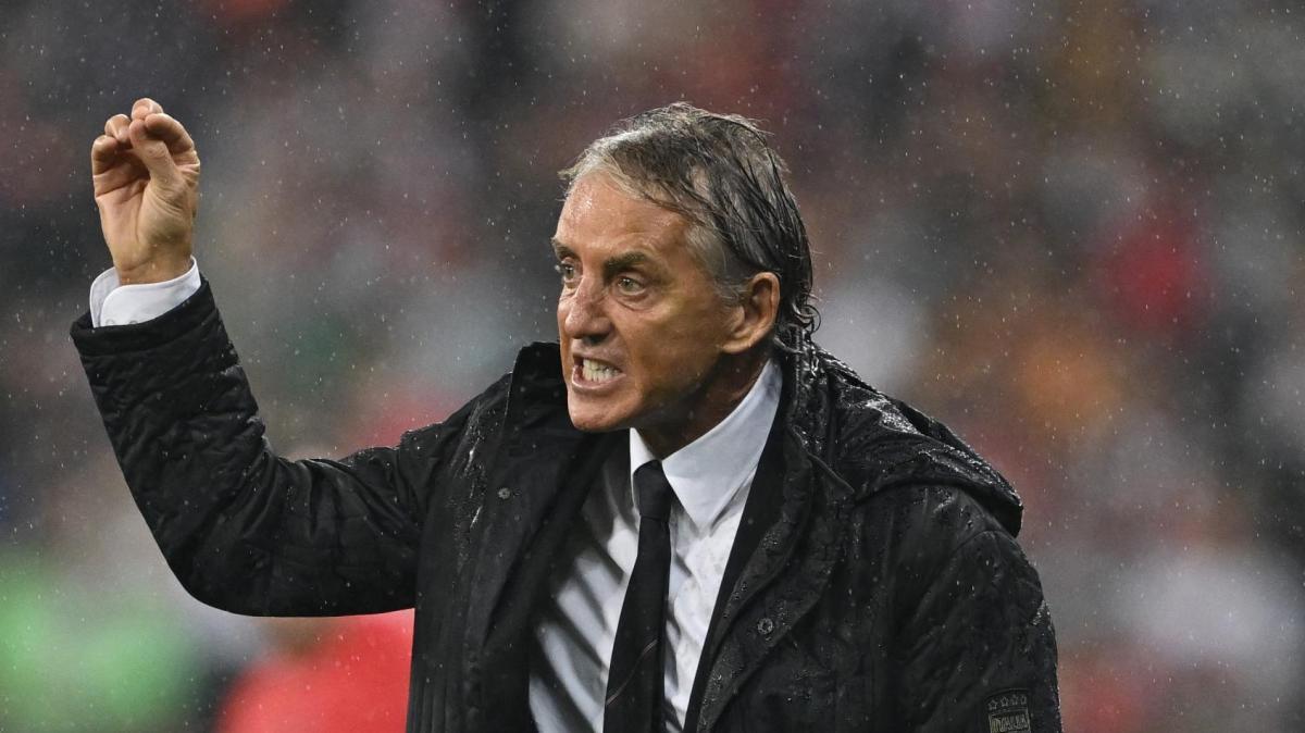 Mancini in conferenza: "Seba Esposito? Ora deve raccogliere i frutti di questi anni in Serie A"
