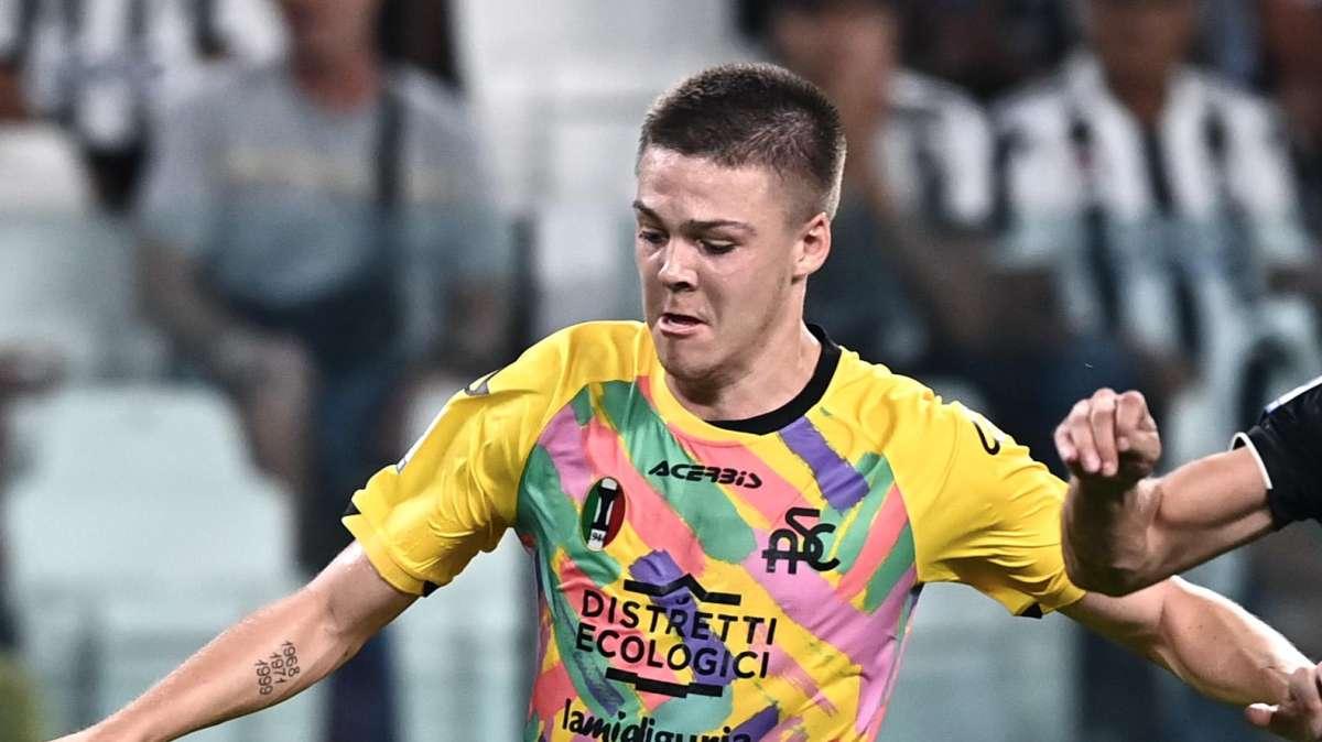 Sky - Idea prestito con diritto di riscatto per Holm, ma lo Spezia vuole venderlo. Fabbian verso Lecce