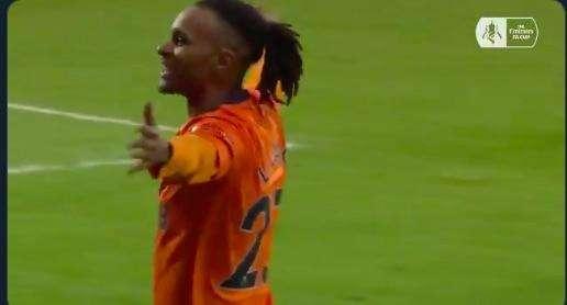 VIDEO - FA Cup, il Newcastle supera il West Bromwich Albion: 3-2, decisiva la rete di Lazaro 