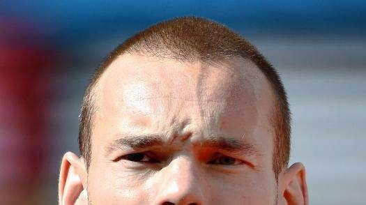 Nizza, esordio da titolare per Sneijder
