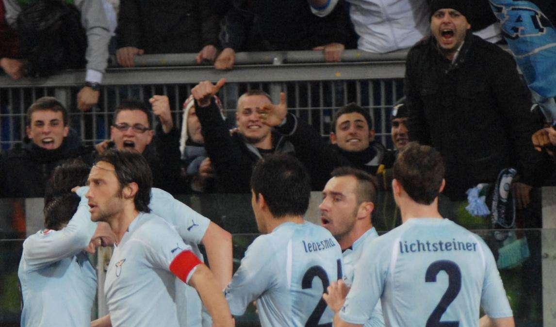 I milanisti salutano i laziali: "Stracciate l'Inter"