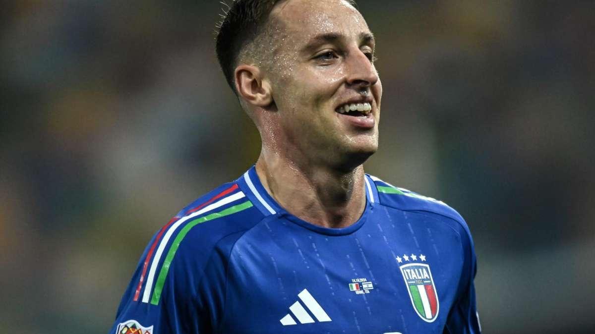 Sky - Chiesa e non solo, con i soldi di Kvaratskhelia Conte sogna un altro centrocampista: idee Frattesi e Pellegrini. L'Inter...