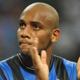 Striscione per Maicon a San Siro