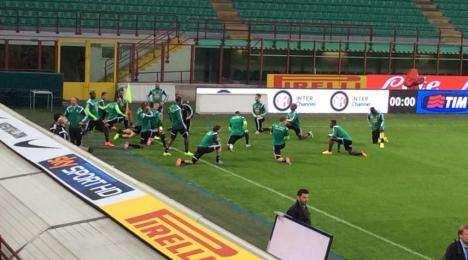 FOTO - Il Saint-Etienne si allena sul campo di San Siro 