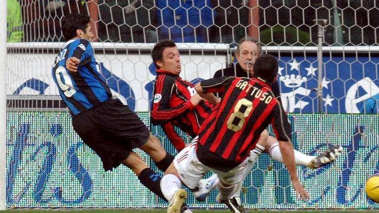Cruz: "Emozione derby, ricordo il mio gol dopo 11 secondi. Sanchez? Tutti titolari se sono all'Inter"