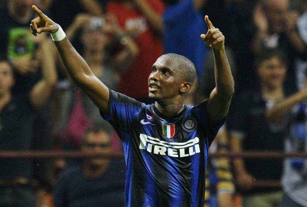 Samuel Etoo difende strenuamente Benitez