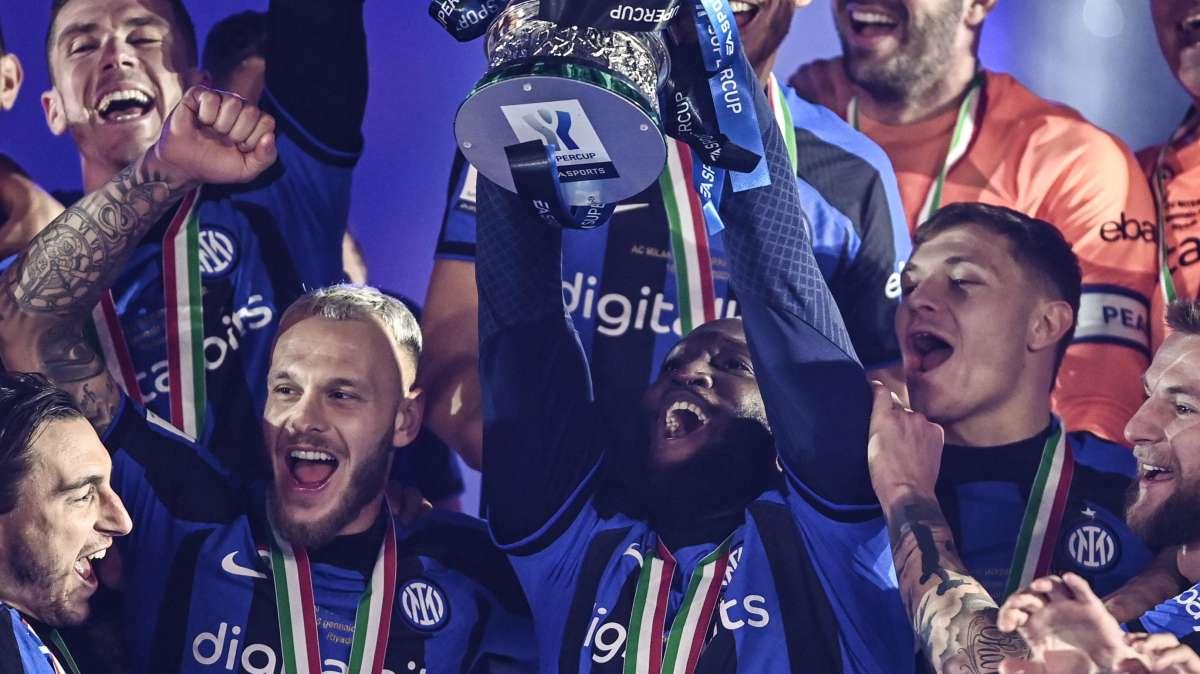 VIDEO - Lukaku pazzo di gioia dopo il trionfo in Supercoppa: "La medaglia è troppo bella, sono veramente contento"