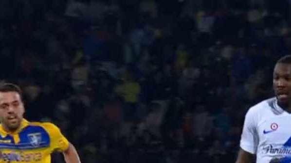 VIDEO - Dal gol di Frattesi al cucchiaio di Thuram: l'Inter batte 5-0 il Frosinone. Gli highlights della manita