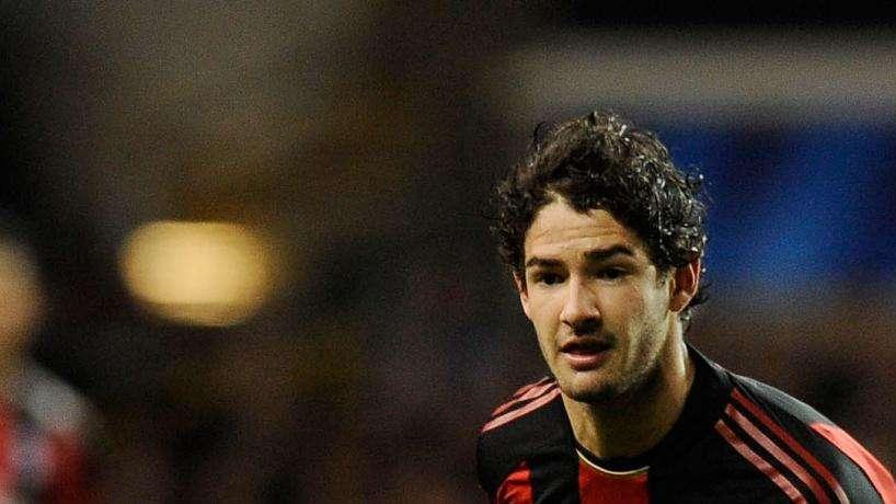 Pato sulla sabbia, Ambrosini e Pirlo in palestra