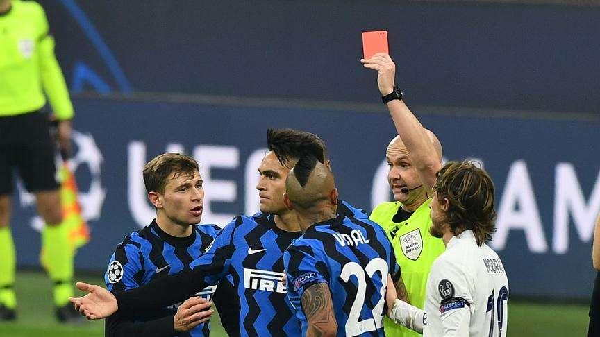 Tre espulsioni con tre squadre diverse in Champions, Vidal raggiunge altri due ex nerazzurri