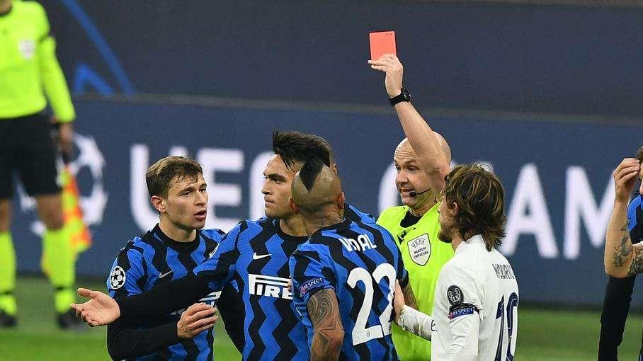 Inter-Real Madrid - Vidal-Varane: Taylor vede bene, poi espelle giustamente il cileno. Manca un rigore su Gagliardini
