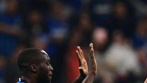 Inter-Barça - Lukaku timbra e spreca, Lautaro lotta e non molla. Godin viene tradito dall'esperienza 