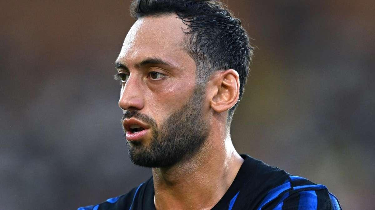 TS - Calhanoglu al Galatasaray per 20 milioni di euro entro il 12 settembre? Difficilmente l'Inter direbbe sì