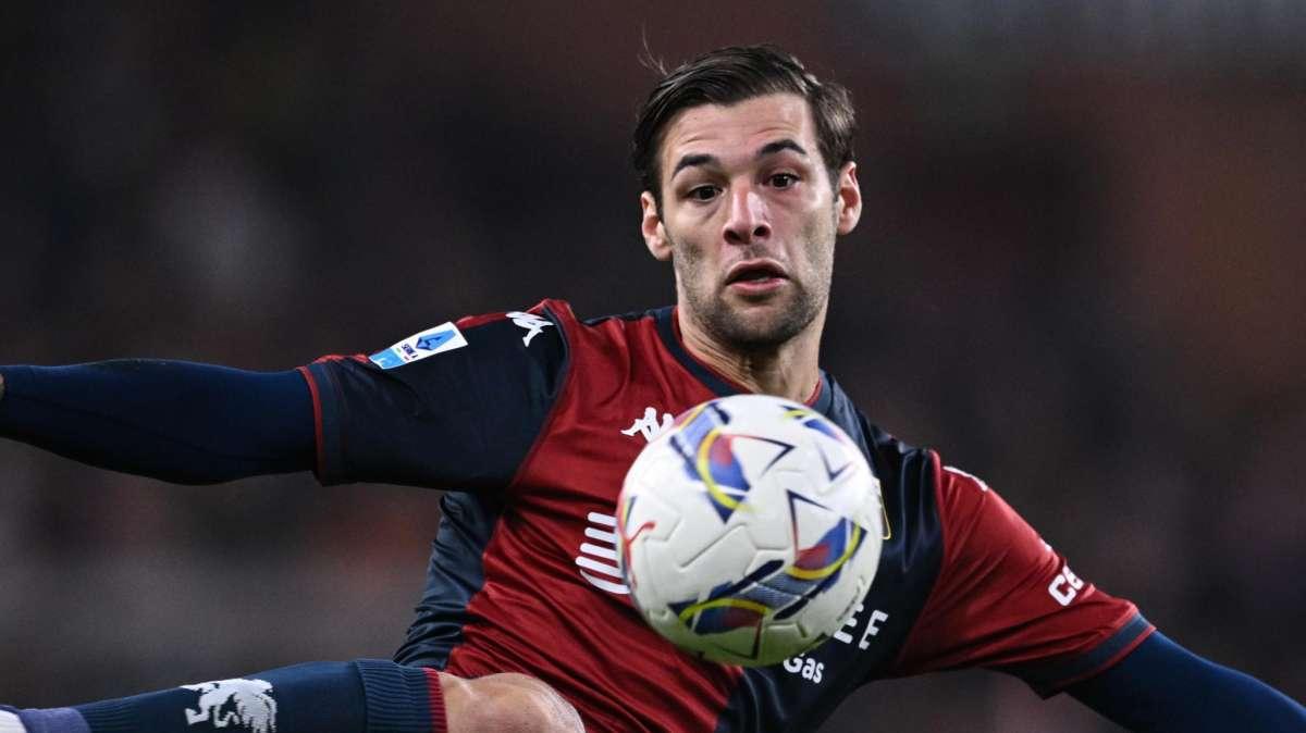 Vogliacco salva l'esordio al Ferraris di Balotelli: gol sul finale dell'1-1 del Genoa che beffa il Como