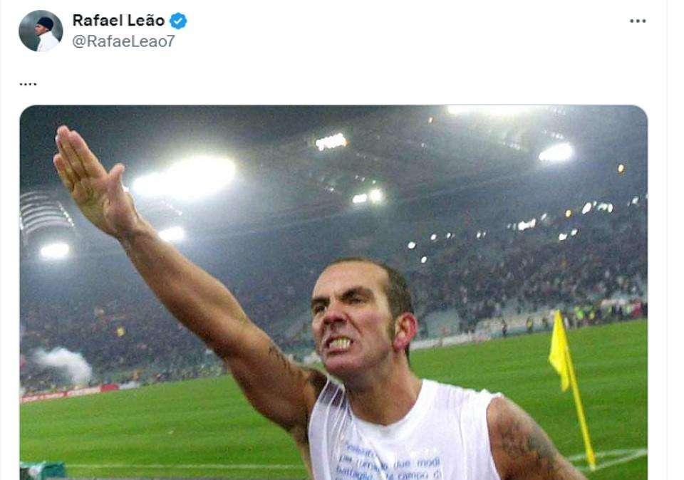 Rafael Leao, la situazione sfugge di mano: risposta a Di Canio con la foto del saluto romano