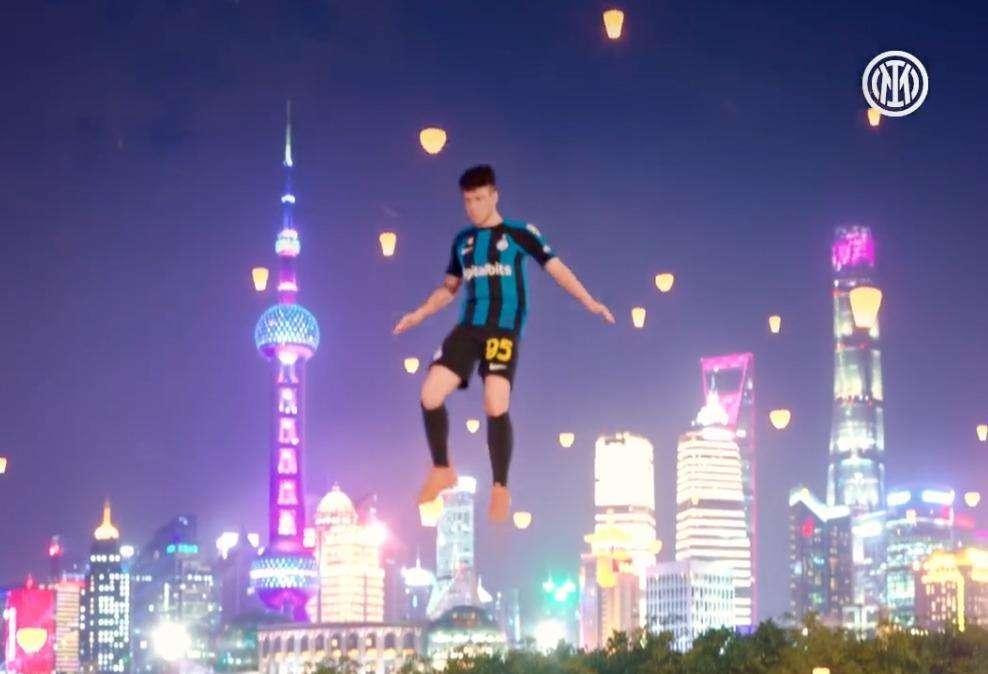 VIDEO - L'Inter festeggia l'anno del coniglio: il filmato con Bastoni