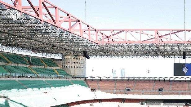 FOTO - Inter-Sassuolo, San Siro allestito con il nuovo logo