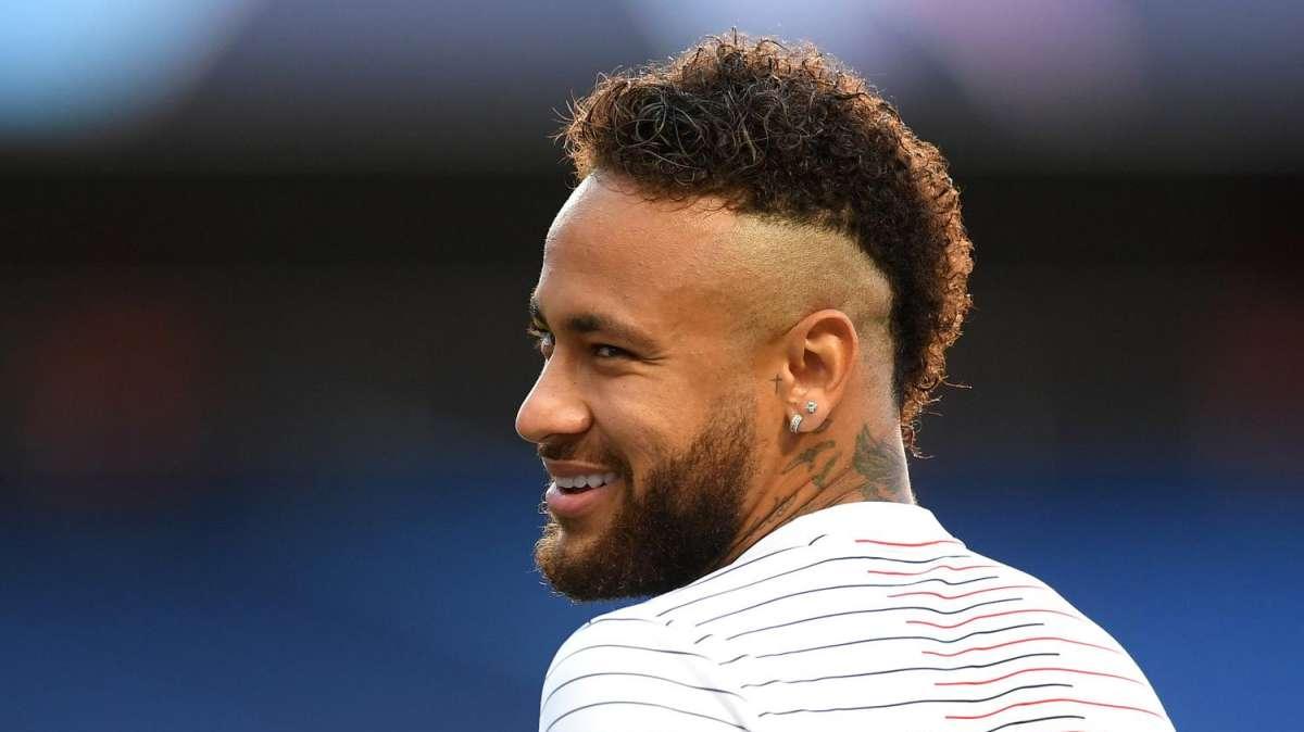 Ronaldo, standing ovation per Neymar: "Il tuo limite è il cielo, vola ragazzo"