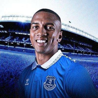 Anche Ashley Young festeggia lo Scudetto: "Milano è nerazzurra come deve essere"