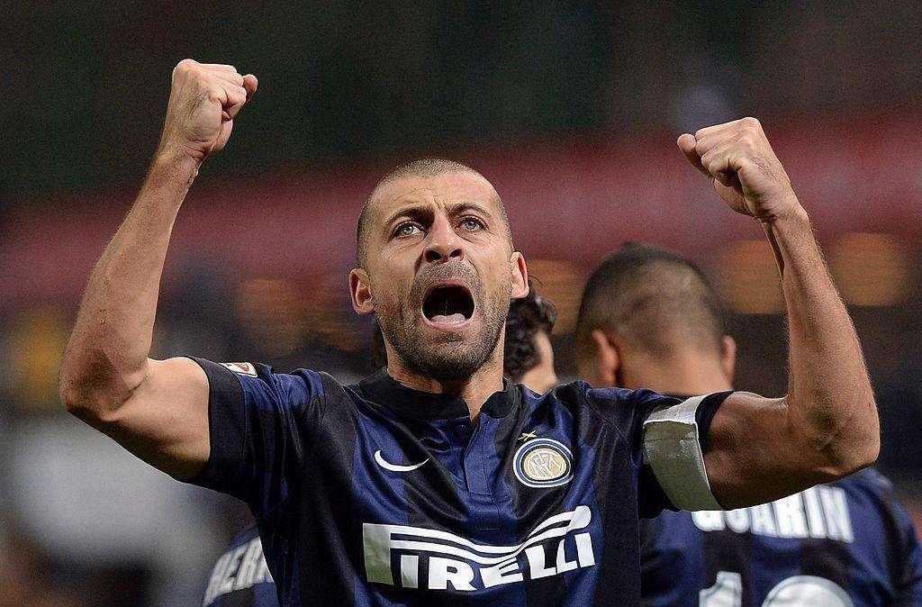 Gli auguri dell'Inter a Samuel: "Leader silenzioso e nemico temibile per gli avversari"
