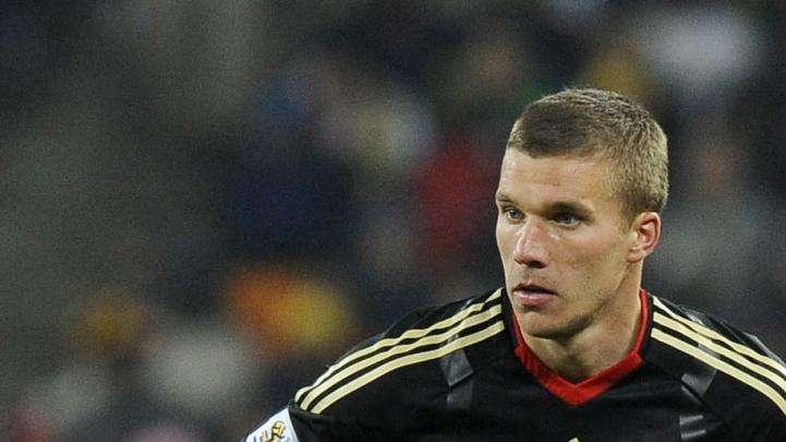 Podolski! Ausilio chiede informazioni a Wenger. Lui gradisce e ora Thohir...
