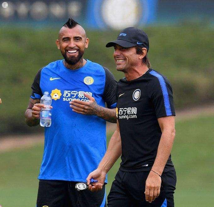 FOTO - Vidal, full immersion ad Appiano Gentile: l'incontro con Conte e i nuovi compagni 