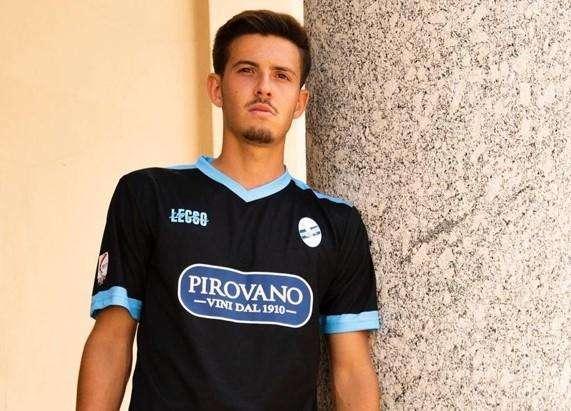 Il Lecco ha presentato la sua terza maglia: Mattia Sangalli scelto come 'modello'