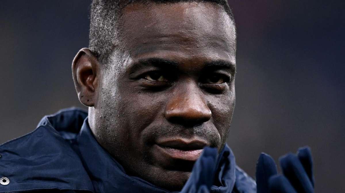 Balotelli guarda Lecce-Genoa dalla panchina. Vieira: "È importante, ma la squadra di più"