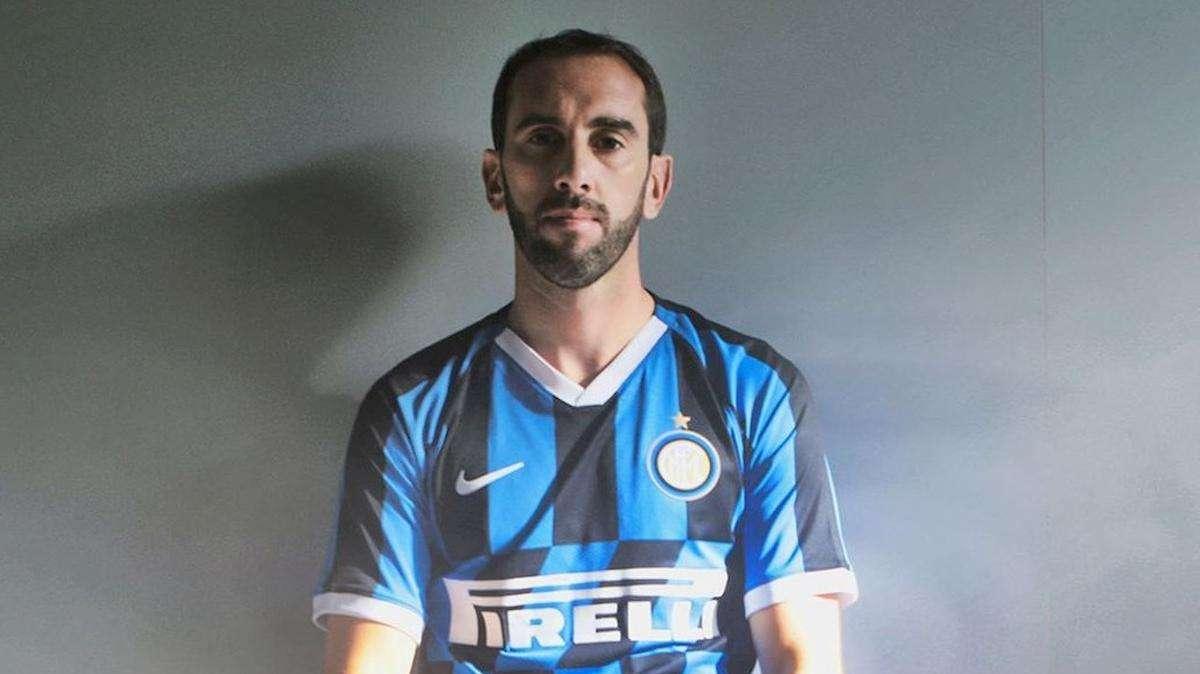 Godin: "Ambizioso come l'Inter, penso a vincere. Skriniar, De Vrij e D'Ambro spettacolari, Conte come il Cholo"