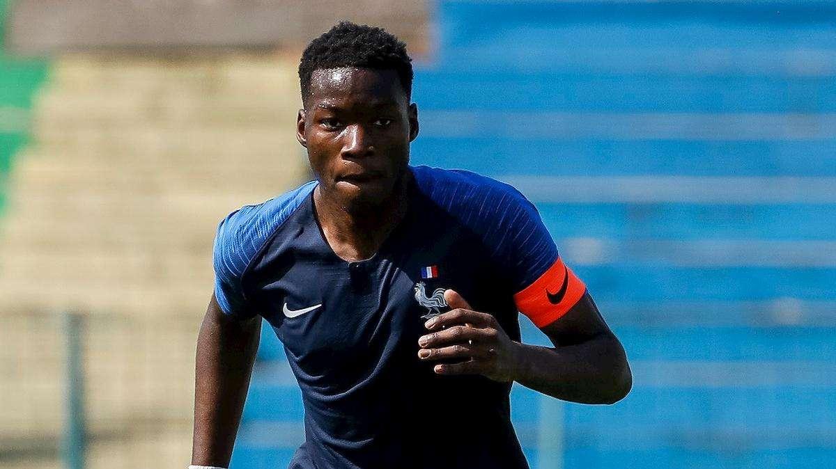 L'entourage di Lucien Agoumé nella sede dell'Inter per definire gli ultimi dettagli. E c'è anche un retroscena