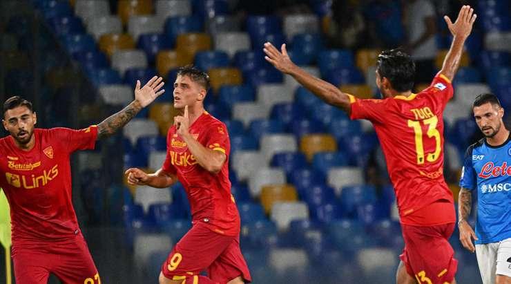 Colombo ferma il Napoli, 1-1 col Lecce. Prima Vlahovic, poi Milik: la Juve supera lo Spezia