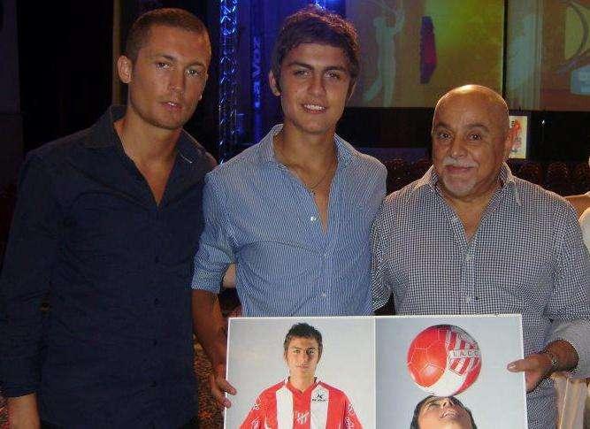 A sinistra, Mariano Dybala con Paulo al centro