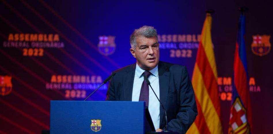 Barça, ci si mette anche Laporta: "A Milano arbitraggio scandaloso. Non considero l'idea di uscire dalla UCL"