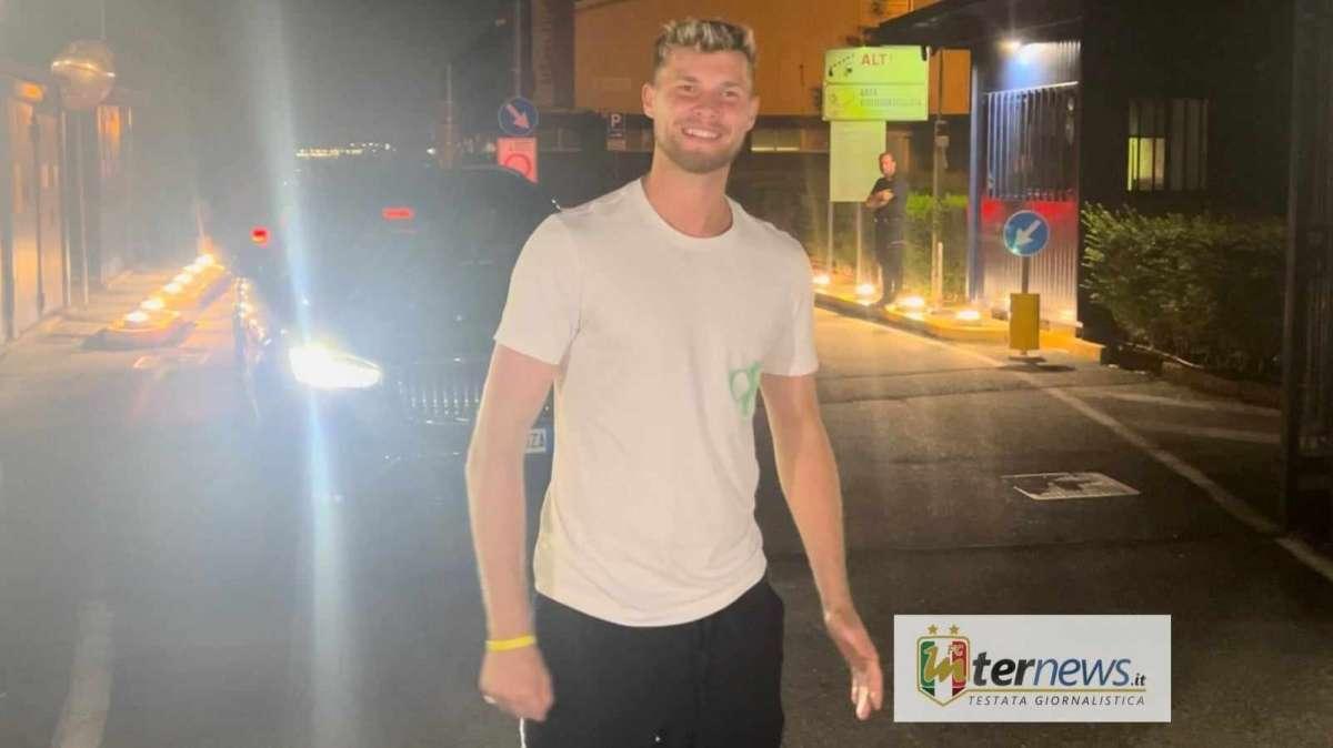 VIDEO - Josep Martinez, tutto come da copione: lo spagnolo è arrivato a Milano. Primi selfie con i tifosi