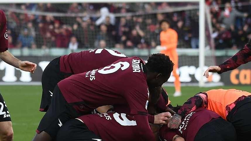VIDEO - La Salernitana ruggisce, crollo del Monza: 3-0 all'Arechi. Gli highlights